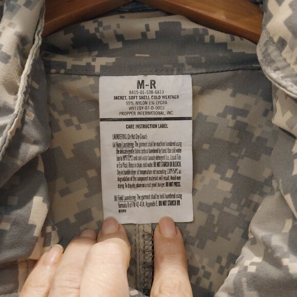 US Military Army Jacket Mens M Digital Camo Soft Shell Hooded Cold Weather - Picture 12 of 14